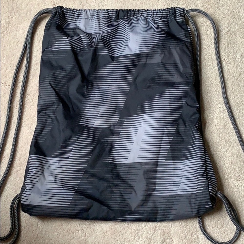Nike Drawstring Bag - Picture 2 of 3
